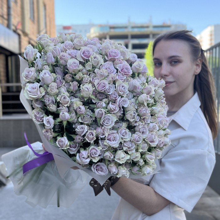 101 сиреневая кустовая роза Сильвер Шедоу 50 см