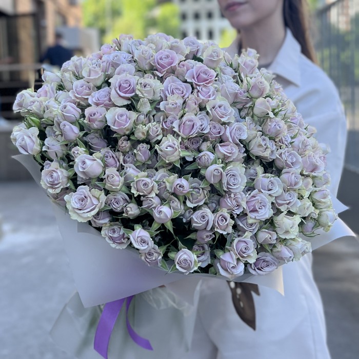 101 сиреневая кустовая роза Сильвер Шедоу 50 см