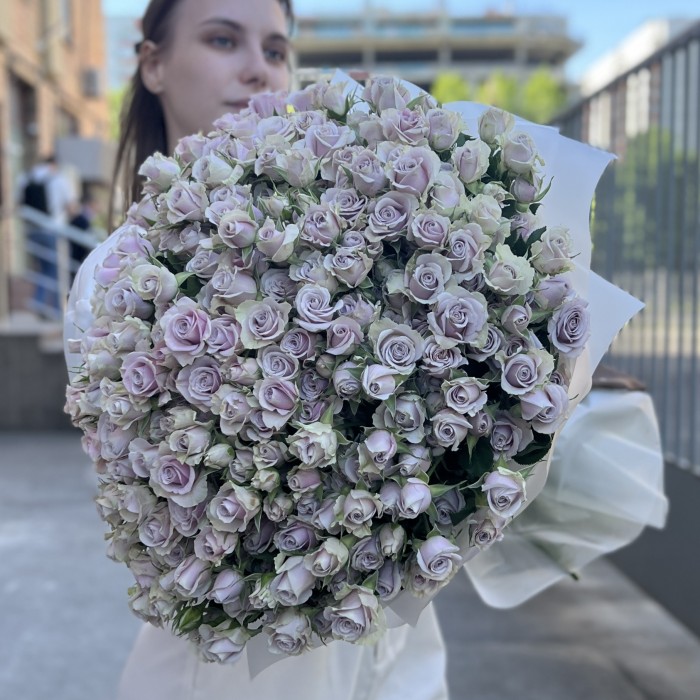 51 сиреневая кустовая роза Сильвер Шедоу 50 см
