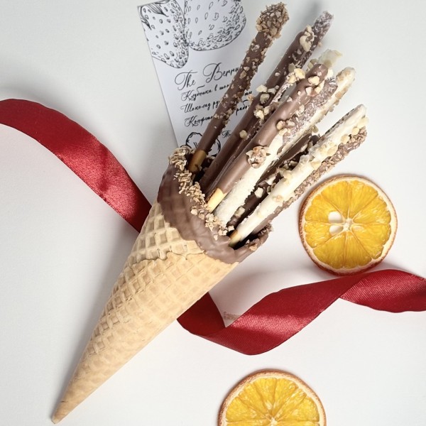 Рожок с ванильной соломкой в шоколаде