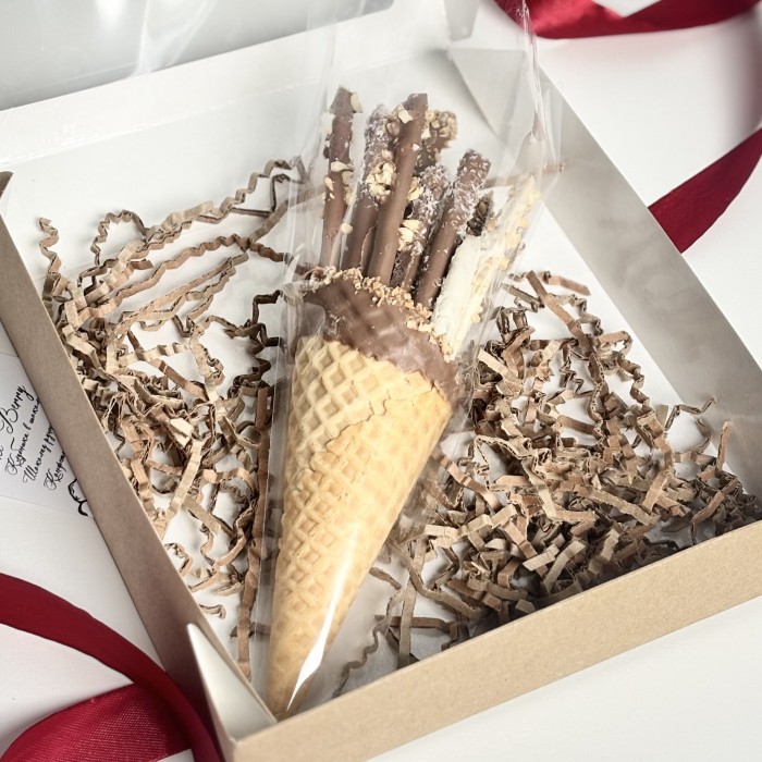 Рожок с ванильной соломкой в шоколаде