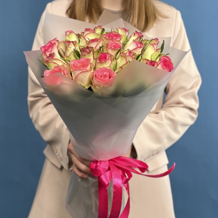 25 зелено-розовых роз Глоу 40 см