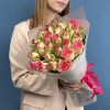 25 зелено-розовых роз Глоу 40 см