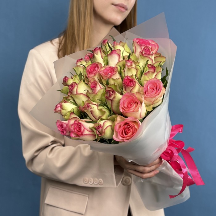 25 зелено-розовых роз Глоу 40 см