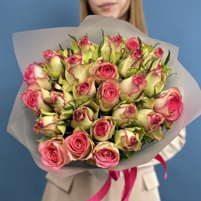 25 зелено-розовых роз Глоу 40 см