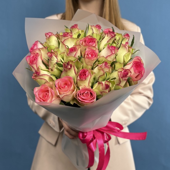 25 зелено-розовых роз Глоу 40 см