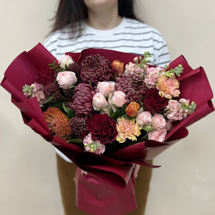 Букет дня из высоких роз