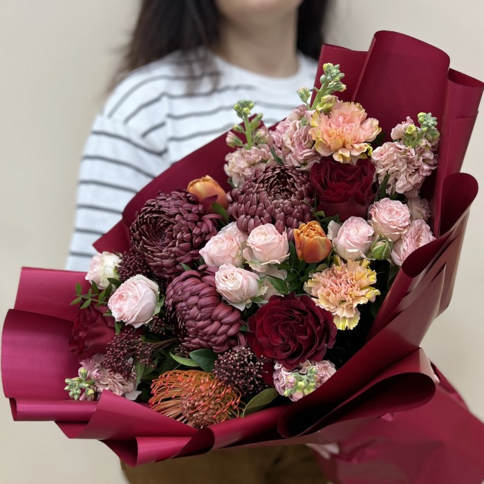 Букет дня из высоких роз