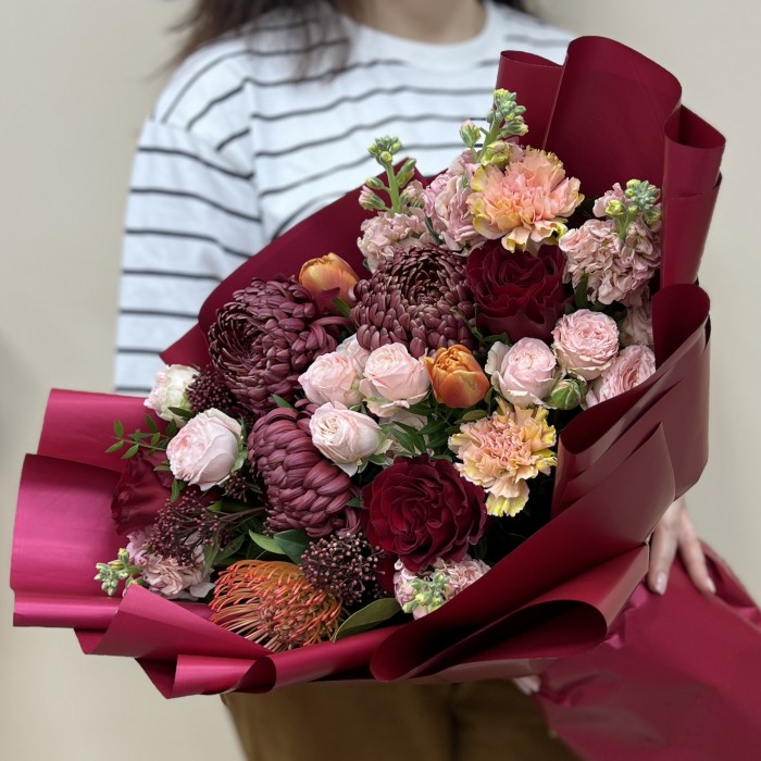 Букет дня из высоких роз