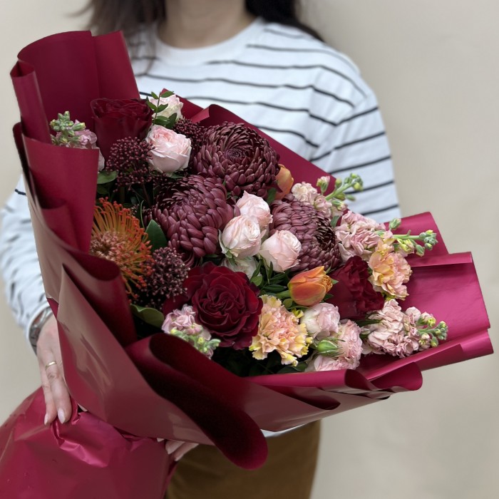 Букет дня из высоких роз