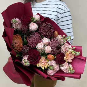 Букет дня из высоких роз