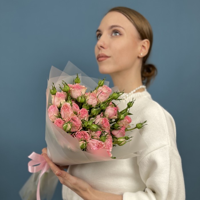 7 кустовых пионовидных роз Фенси Блоссом 50 см