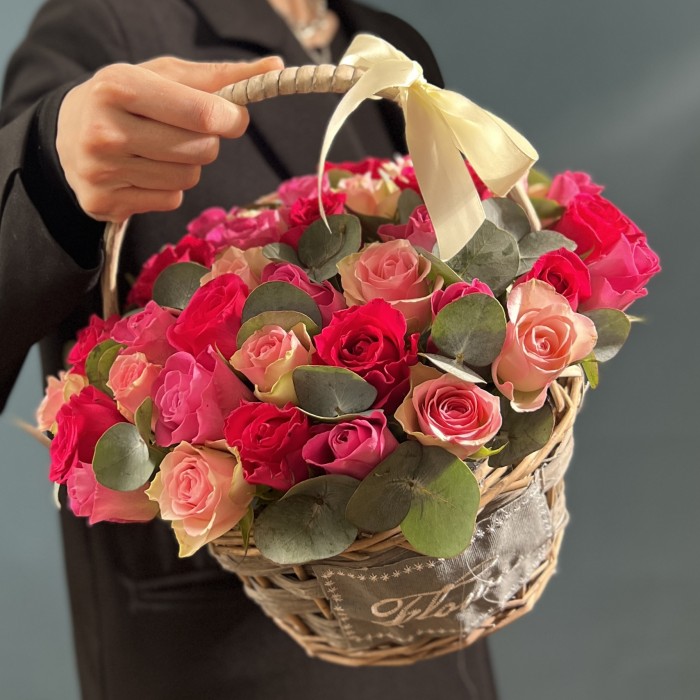 Мини розы в корзинке