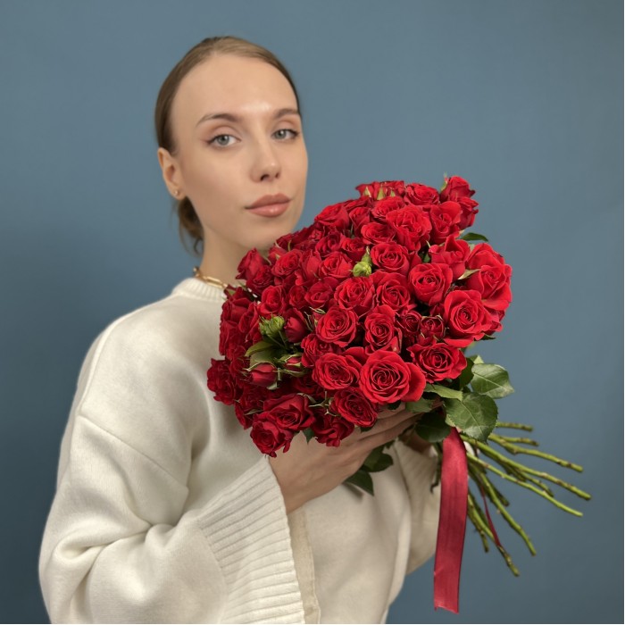 Кустовая красная роза Рубикон 80 см