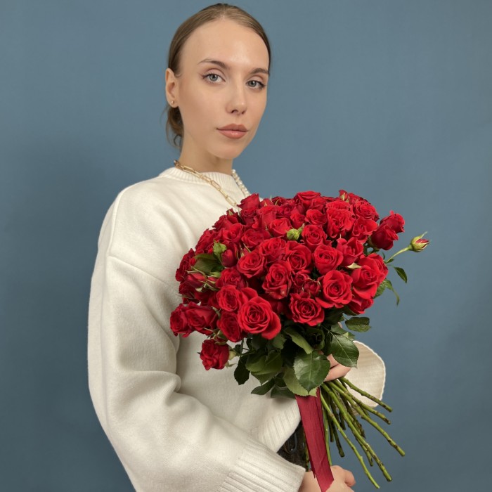 Кустовая красная роза Рубикон 80 см