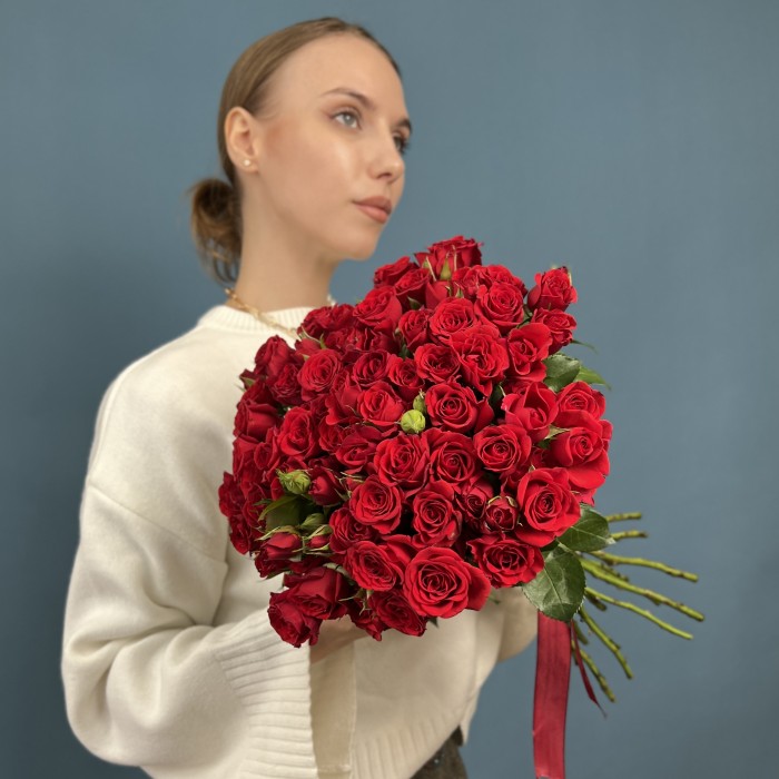 Кустовая красная роза Рубикон 80 см