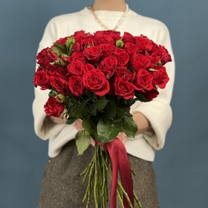 Кустовая красная роза Рубикон 80 см