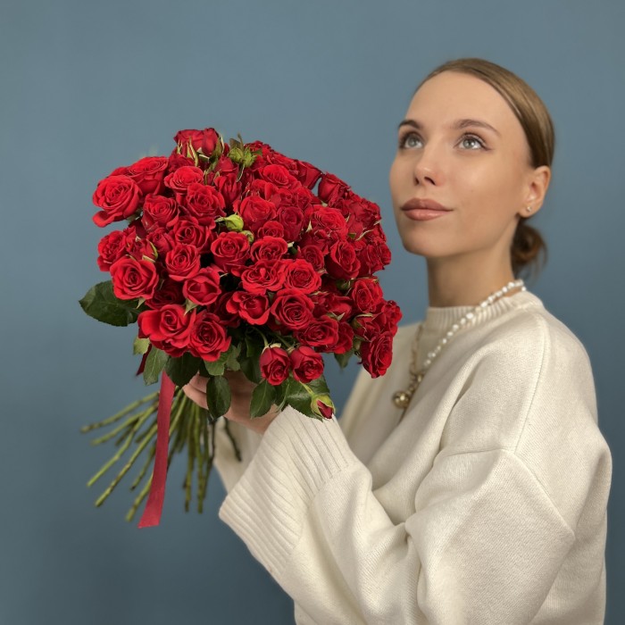 Кустовая красная роза Рубикон 80 см