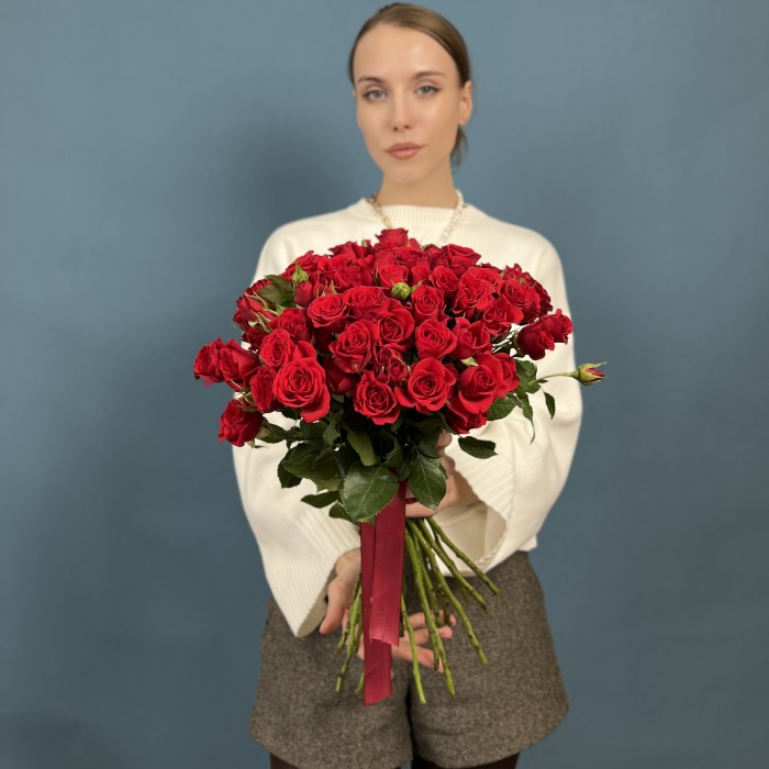 Кустовая красная роза Рубикон 80 см