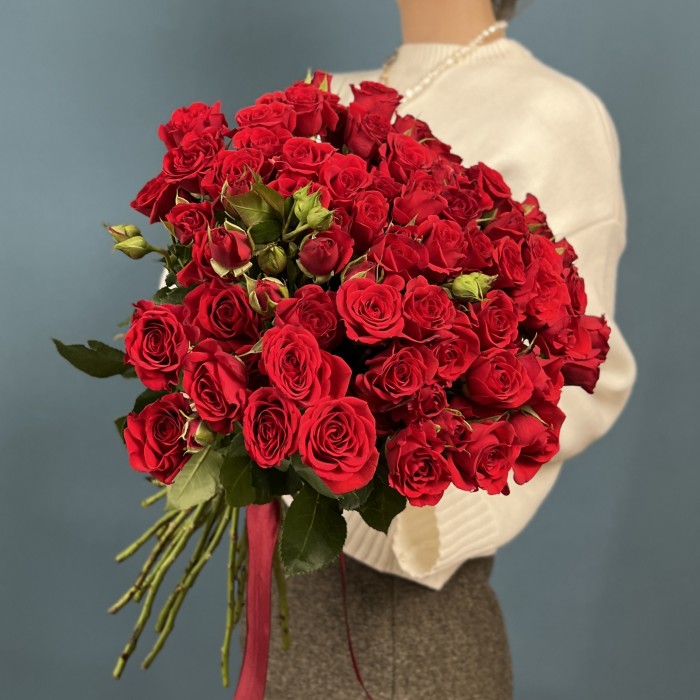 Кустовая красная роза Рубикон 80 см