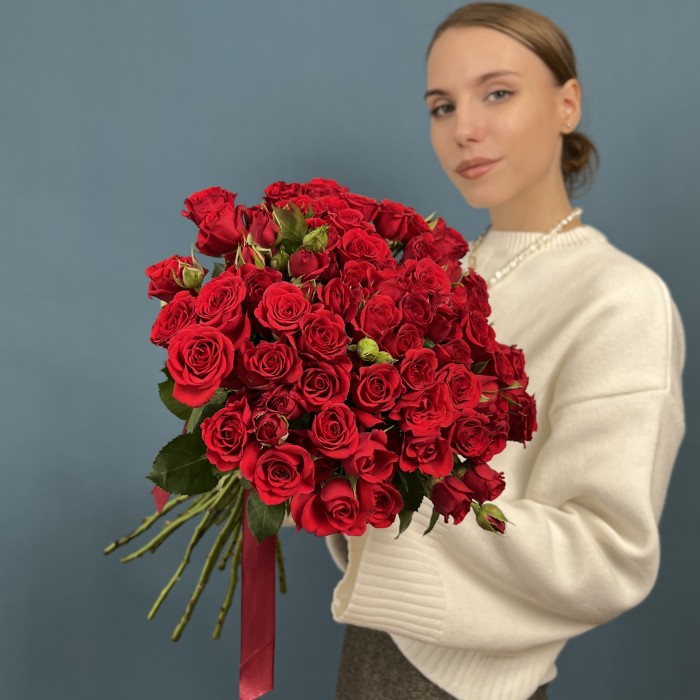 Кустовая красная роза Рубикон 80 см