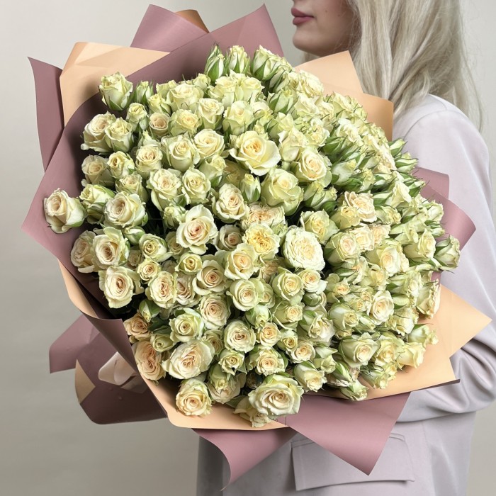 51 кустовая роза Триша 50 см