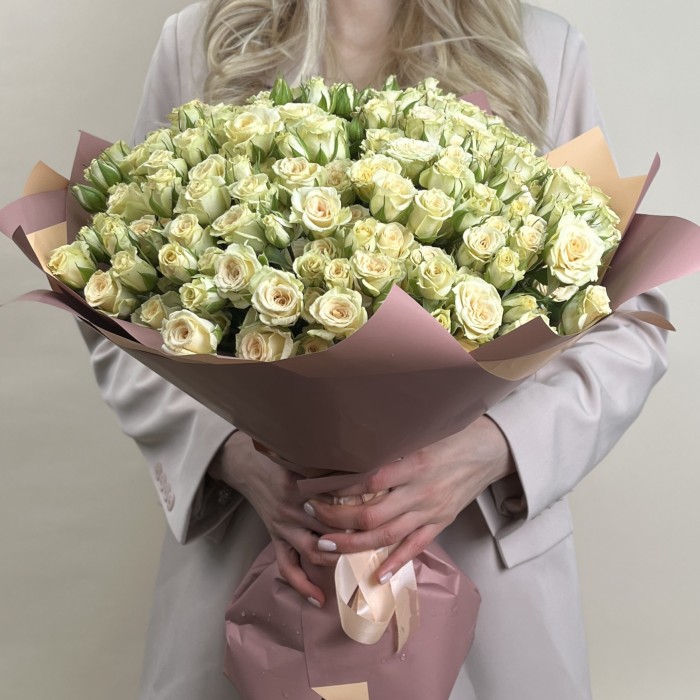 51 кустовая роза Триша 50 см