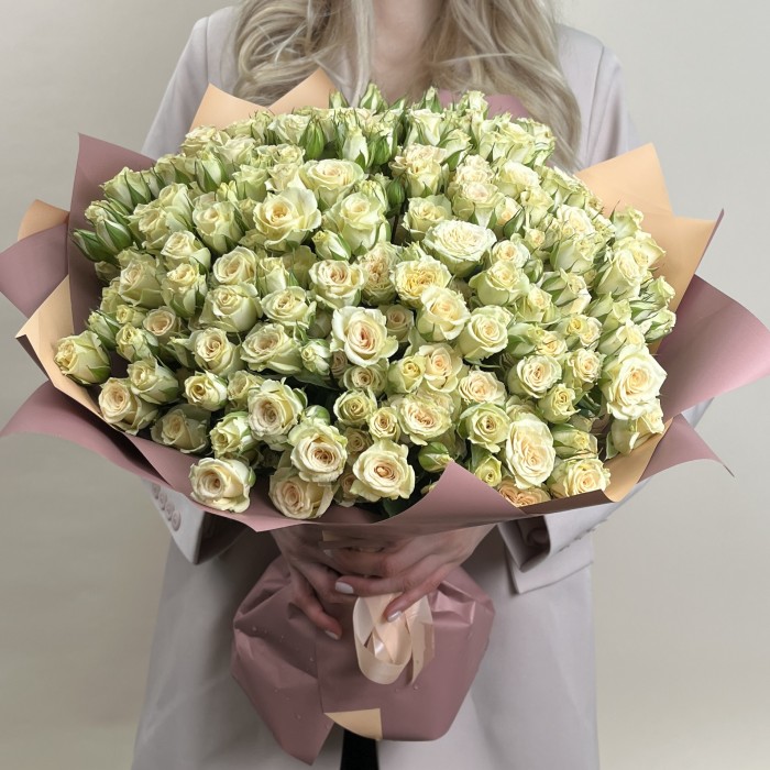 51 кустовая роза Триша 50 см