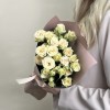 5 кремово-желтых кустовых роз Триша 40 см