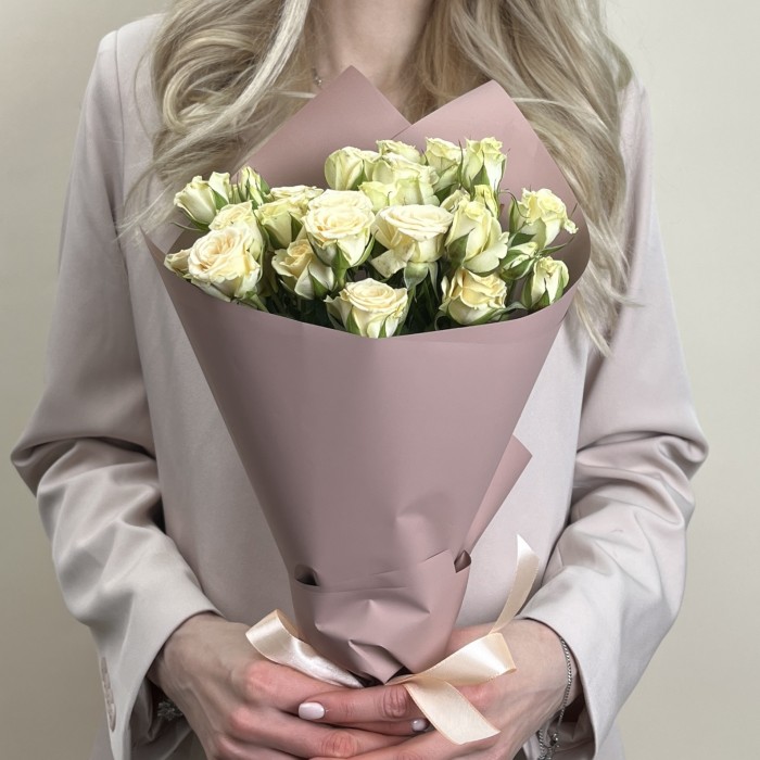 5 кустовых роз Триша 50 см