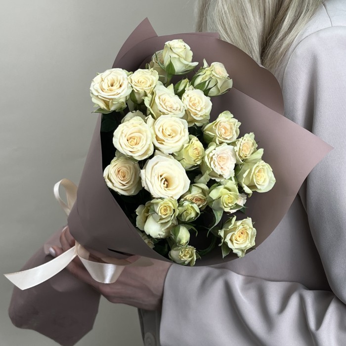 5 кустовых роз Триша 50 см