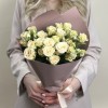 5 кремово-желтых кустовых роз Триша 40 см