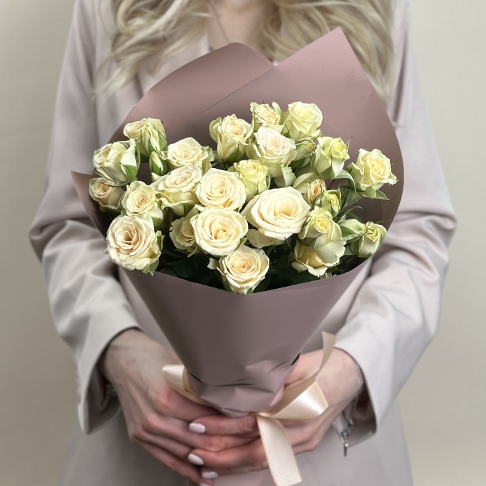 5 кустовых роз Триша 50 см