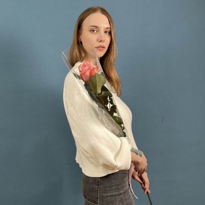 1 розовая роза Би Свит 70 см