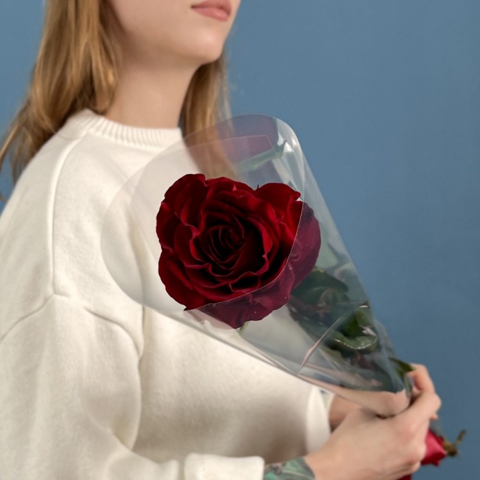 1 длинная красная роза Хартс 70 см