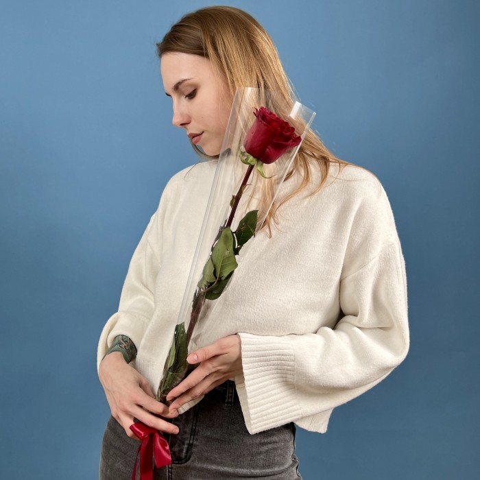 1 длинная красная роза Хартс 70 см