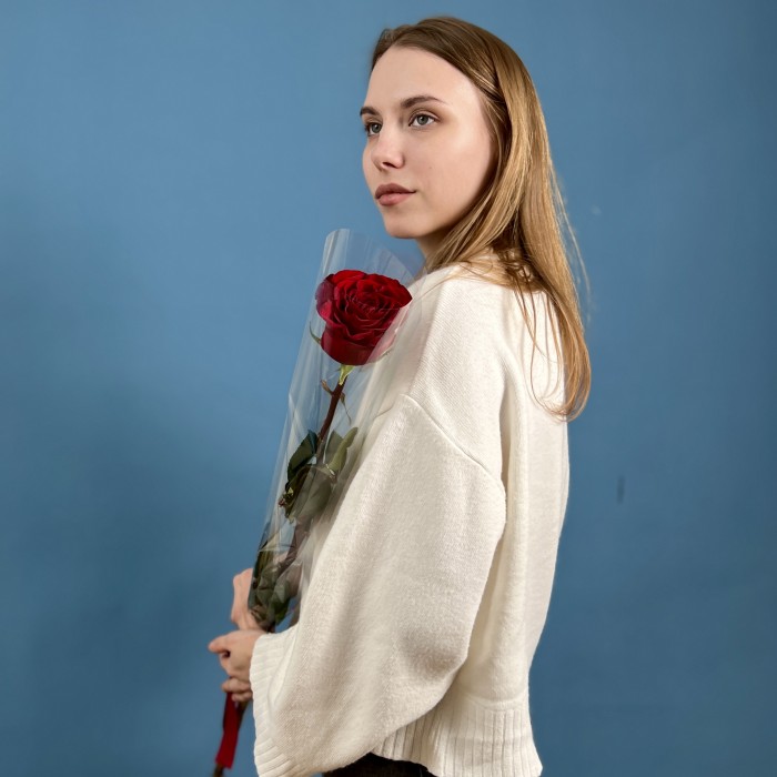 1 длинная красная роза Хартс 70 см