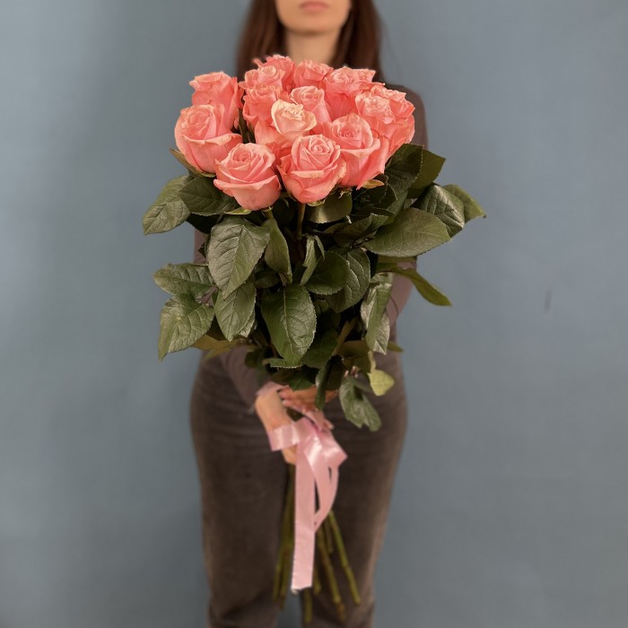 15 нежных роз Би Свит 70 см