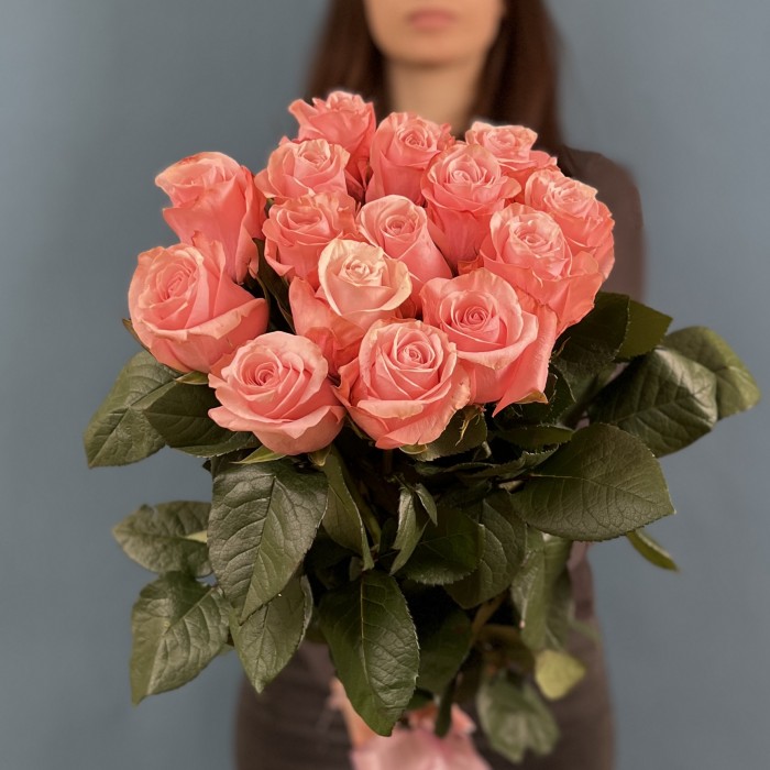 15 нежных роз Би Свит 70 см