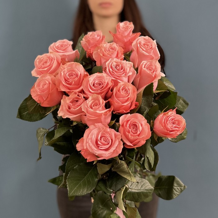 17 роз Би Свит 80 см