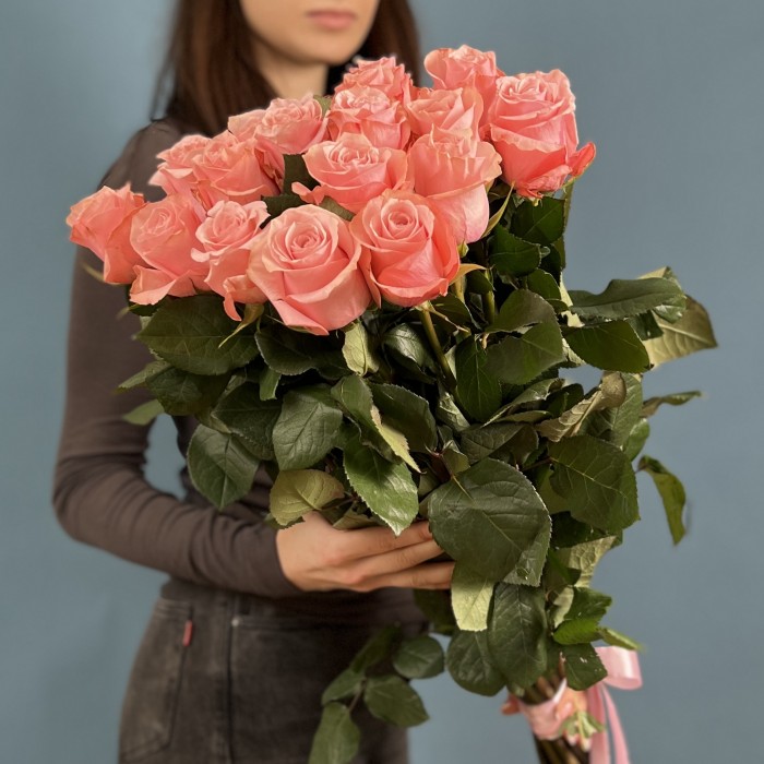 17 роз Би Свит 80 см