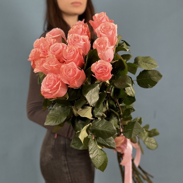 17 роз Би Свит 80 см