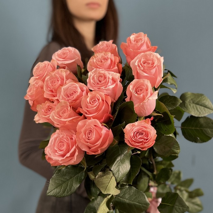 17 роз Би Свит 80 см