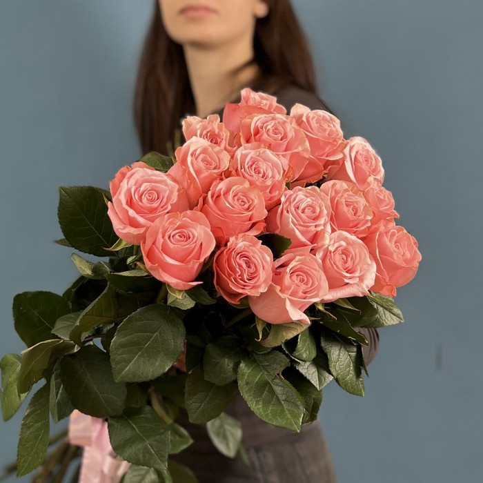 17 роз Би Свит 80 см