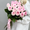 19 розовых роз Мандала 60 см