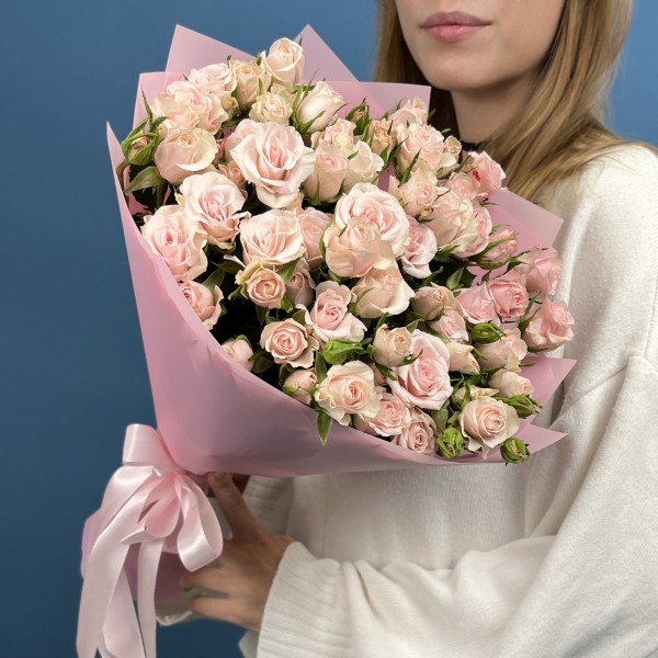 11 кремово-розовых роз Шелби 50 см