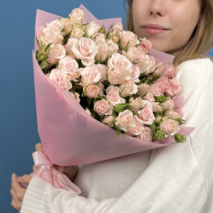 11 кремово-розовых роз Шелби 50 см