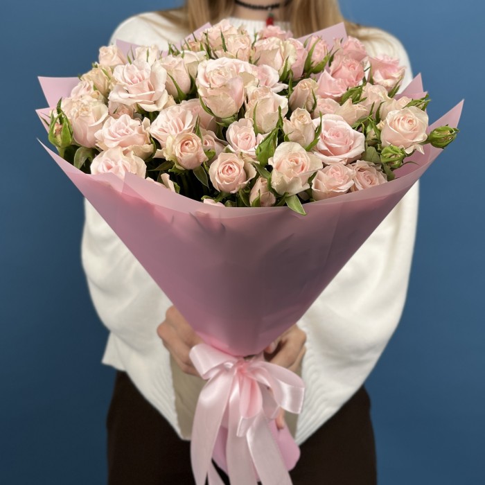 11 кремово-розовых роз Шелби 50 см