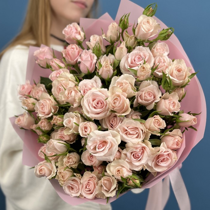 11 кремово-розовых роз Шелби 50 см
