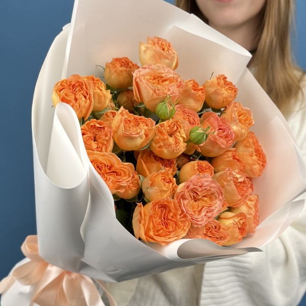 11 кустовых пионовидных роз Оранж Трендсеттер 40 см